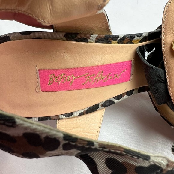 Betsey Johnson Stiletto T Strap Leopard Print Women’s 7 Patent Leather Flower - Picture 7 of 11